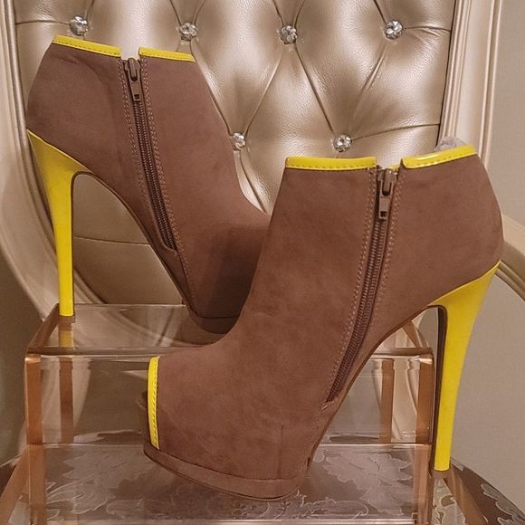 Qupid Sexy Open Toe Booties - Picture 1 of 16